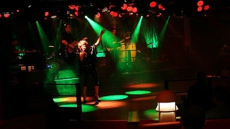 "Tribute to Tina Turner" i nattklubben Viking Fun Club som har plass til  580 gjester