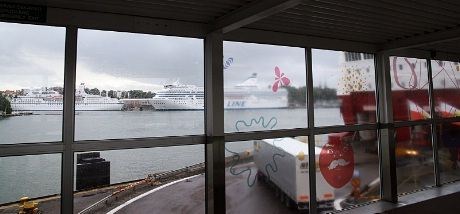 Ved kai i Helsingfors. Mariella (helt til høyre i bildet) seiler fra den finske hovedstaden klokken kl 17.30 annenhver dag.