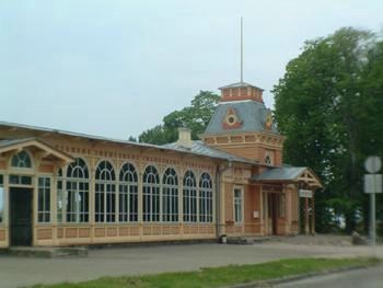 Det ble bygget en egen perrong da den russiske Tsaren skulle få behandling i Hapsalu - rundt 100 km fra Tallinn