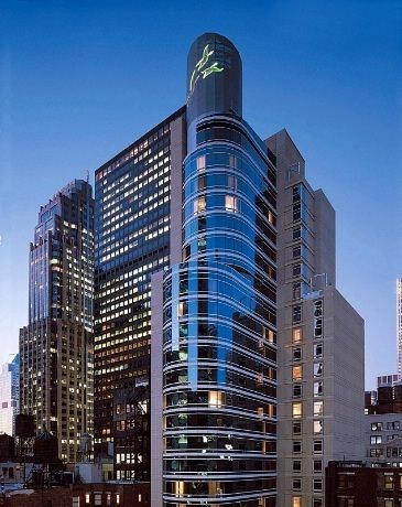 Daværende leder av Det internasjonale pengefondet, Dominique Strauss-Kahn, brakte Hotell Sofitel i New York til nyhetsoverskriftene med en overgreps-skandale som hovedsak.