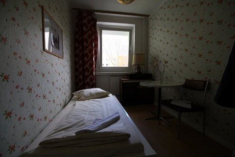 "Pioneer Camp"- Enkelt rom , men godt å sove i . Selv om rommene er gammelmodige ut , så er de helt up to date teknisk, (ventlasjon, elektronikk, brannsikkerhet osv)