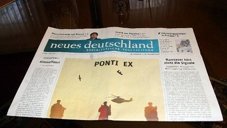 Siste eksemplas av Neues Deutschland ligger i resepsjonen