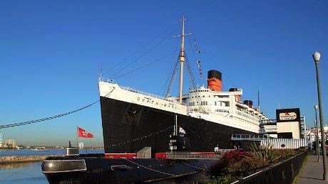 Cunard`s Queen Mary var en gang et fantastisk passasjerskip. Fra 1937 til 1967 krysset hun Atlanterhavet mellom Southampton og New York hele 1001 ganger. Skipet gikk fra å være selve symbolet på eleganse og klasse, til et grått, kamuflert tropptransportskip under andre verdenskrig.