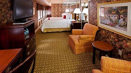 Hotellet er kjent for sin autentiske Pullmantogvogn-soverom, som fortsatt hviler på sine opprinnelige spor.