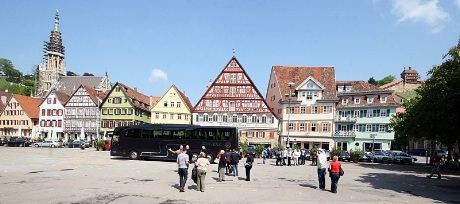 Esslingen (Eßlingen) am Neckar har en over 1200 år lang historie som kjøpstad og pilegrimsmål.