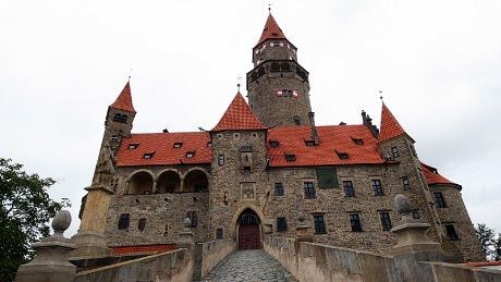 Et av de mange slottene i Moravia. Dette skal ha vært Himlers private jaktslott