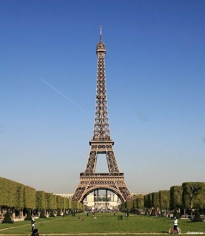 Det 324 meter høye Eiffeltårnet sto ferdig i 1889