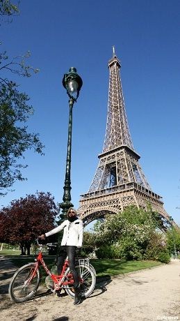 Fotostopp foran Eiffeltårnet