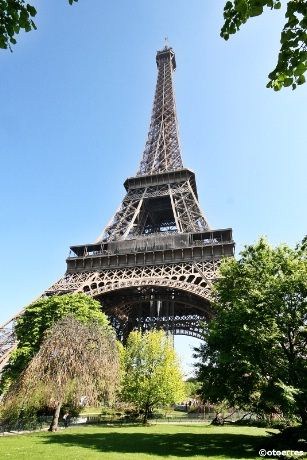 Eiffeltårnet - selve symbolet på Paris. Turen startet og ble avsluttet ved hovedkvarteret til Fat Tire Bike Tors  en liten kilometer fra selve tårnet.