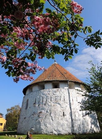 Det gamle krutt-tårnet i Rønnø: Nå en del av Bornholm Forsvarsmuseum