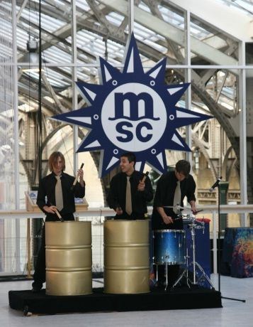 MSC hadde leid inn eget band som underholdt gjestene ved ombordstigningen