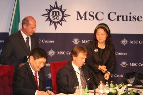 MSC signerer avtale om fremtidig samarbeide med Shaghai Havn.