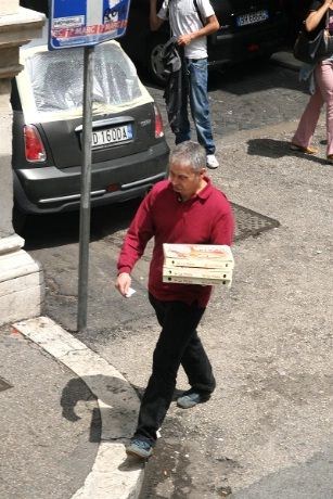 Vi så iallefall minst en italierner som måtte ha pizza til lunsj ...