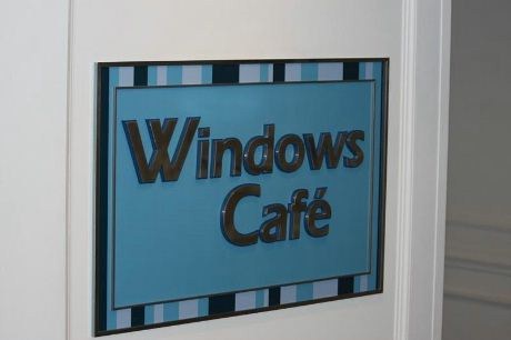 Windows Cafe tilbyr frokost, lunsj buffet og kveldsbuffet. Et rikt utvalg for den mest kresne gane.