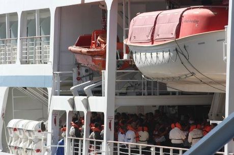 Mens cruisegjestene går i land har man faste øvelser for beredskap ombord.