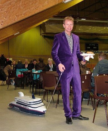 Erik Græsholdt fra Color Line med sin "SuperSpeedhund"