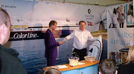 Hos Color Line ble det "loddet ut " gavekort og "badebåter"