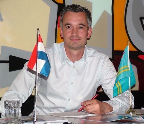 - Aruba har slått godt an i Sverige . Svenske er i fed med å bli leie av Thailand, sier Martijn Balzer fra Nederland og Aruba`sturistkontor i Stockholm.