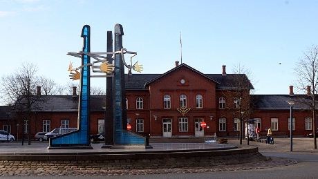 Hovedjernbanestasjonen i Viborg. Herfra er det rundt 1.3 kilometer ned til hotellet