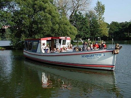 Om sommeren kan man ta på båttur med "Margrethe" på sjøene rundt Viborg