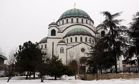 Saint Sava katedralen er bygget på Vra&#269;ar-platået og viser godt igjen i Beograds "skyline". Det var her man tror at tyrkerne brente Saint Sava`s jordiske levninger i 1595.