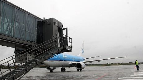 KLMs Boeing 737 på vei inn ..