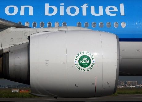 20 prosent av drivstoffet kom fra gjenvunnet frityrolje. Satsingen  på biobrennstoff skjer gjennom selskapet SkyNRG som ble grunnlagt i 2009 av KLM, North Sea Group og Spring Associate
