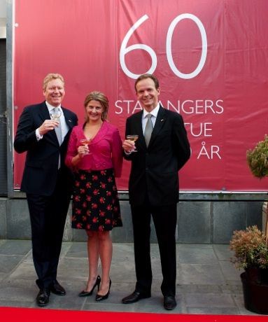 Fra venstre  Tarje Hellebust som er Carlson Rezidors regionsjef i Norge,  Atlantics salgssjef Bente Høiland og hotelldirektør Lars Ole Solstad