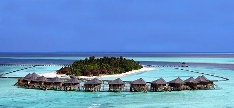 Hvite strender, korallrever i alle mulige farger, turkist vann. Dette er bare noen av beskrivelsene du  kan gi til området rundt Kuredo Island Resort på Maldivene. Ved  ankomst blir de nygifte møtt med en flaske champagne på rommet.