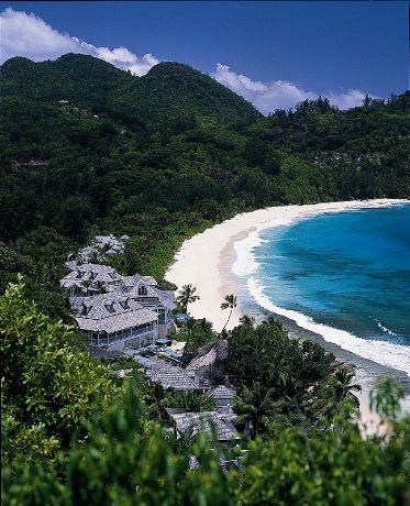Bayan Tree Seychelles ligger flott til på sørvestkysten på øyen Mahé i Seychellene.