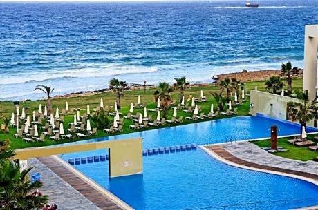 Som gjest påCapital Coast Resort & Spa står valget mellom den fantastiske stranden, eller bassengområdet.